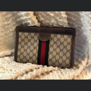 Vintage Gucci clutch